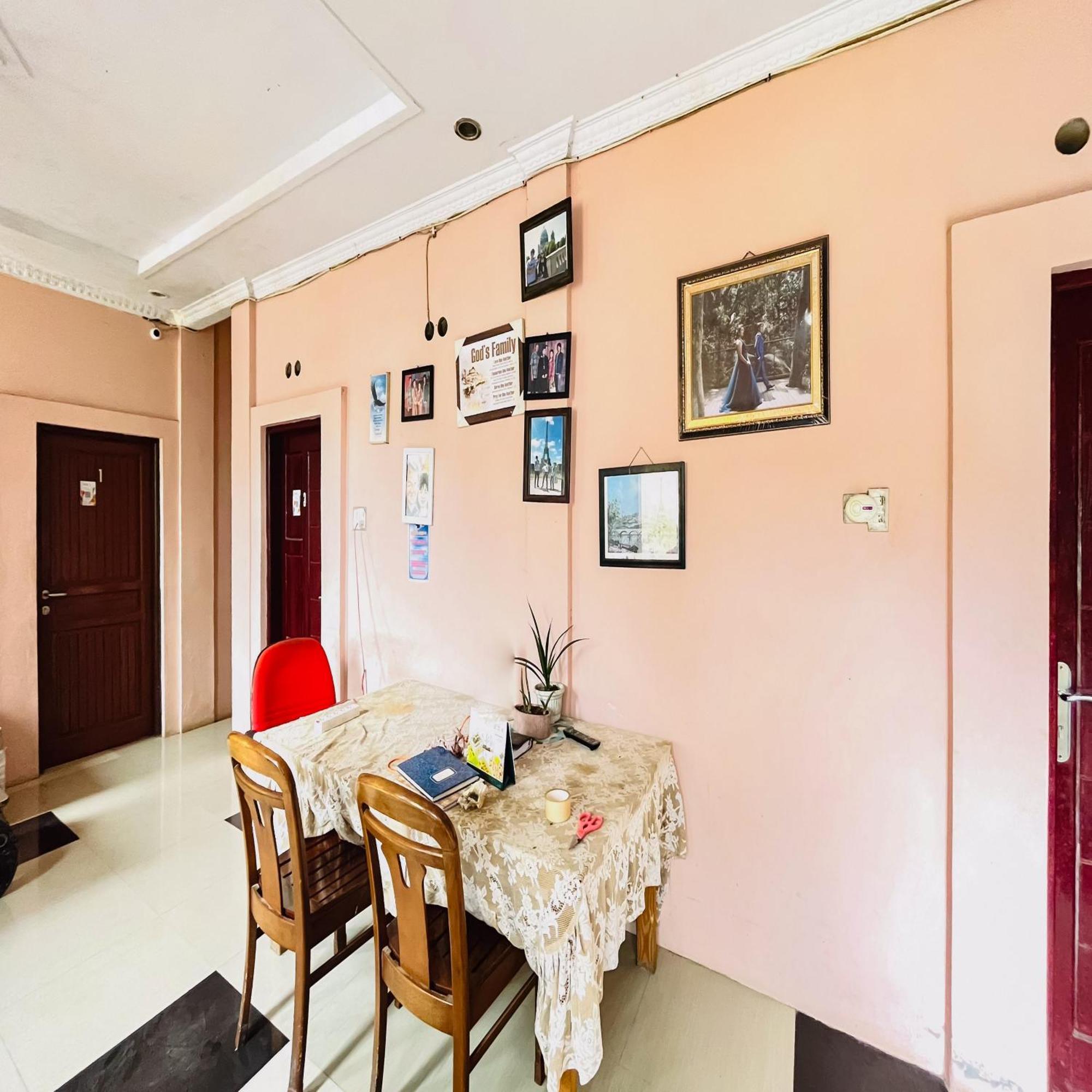 Reddoorz At Serdika Pavilion Берастагі Екстер'єр фото