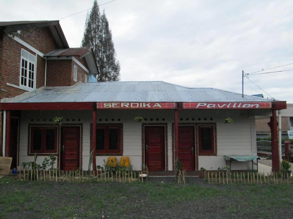 Reddoorz At Serdika Pavilion Берастагі Екстер'єр фото